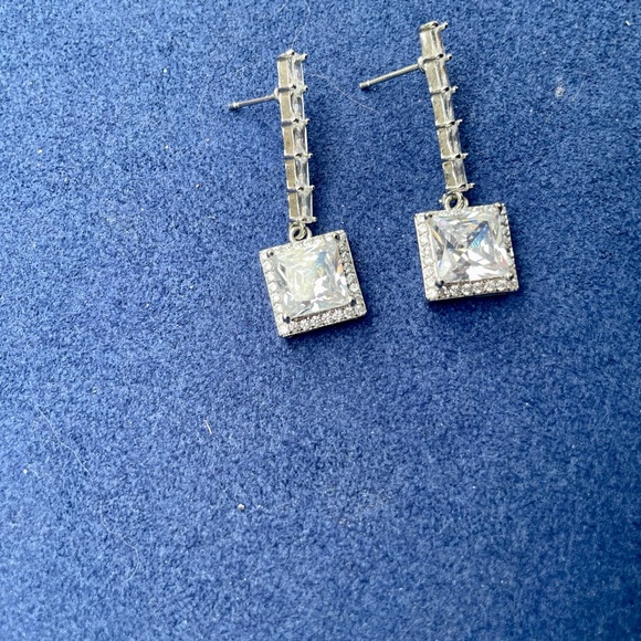 Beautiful Diamond simulate earrings - Picture 4 of 5
